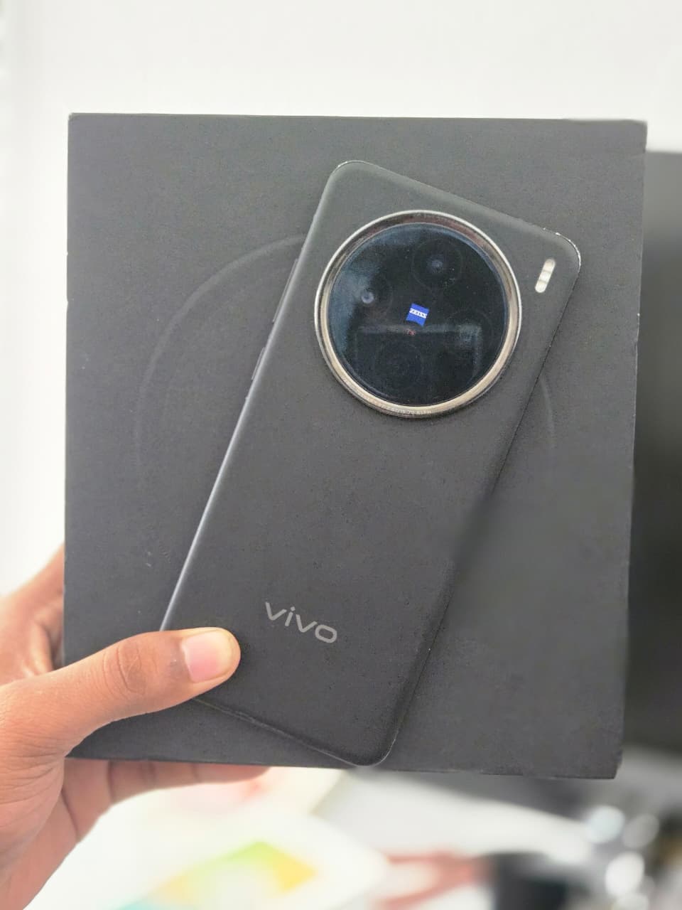 Vivo vivo X200 5G (Cosmos Black, 256 GB) (12 GB RAM) — Like_new